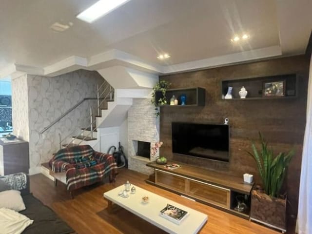 Sobrado com 186m² 3 quartos e 4 banheiros, à venda, no bairro Jardim Barbacena em Cotia