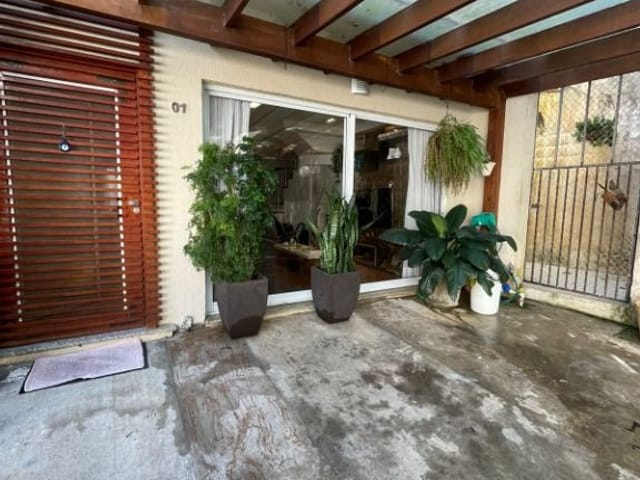Sobrado com 186m² 3 quartos e 4 banheiros, à venda, no bairro Jardim Barbacena em Cotia