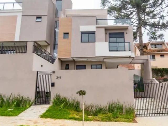 Sobrado com 129m² 3 quartos e 3 banheiros, à venda, no bairro Vista Alegre em Curitiba