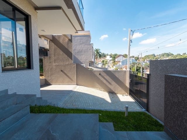 Sobrado com 129m² 3 quartos e 3 banheiros, à venda, no bairro Vista Alegre em Curitiba
