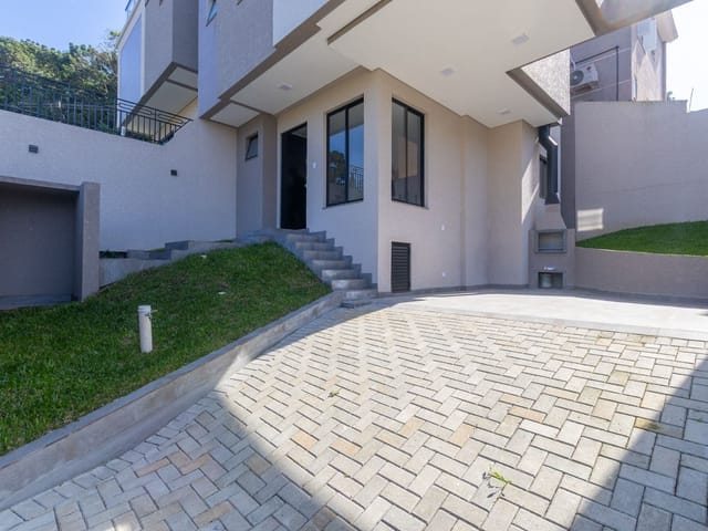 Sobrado com 129m² 3 quartos e 3 banheiros, à venda, no bairro Vista Alegre em Curitiba