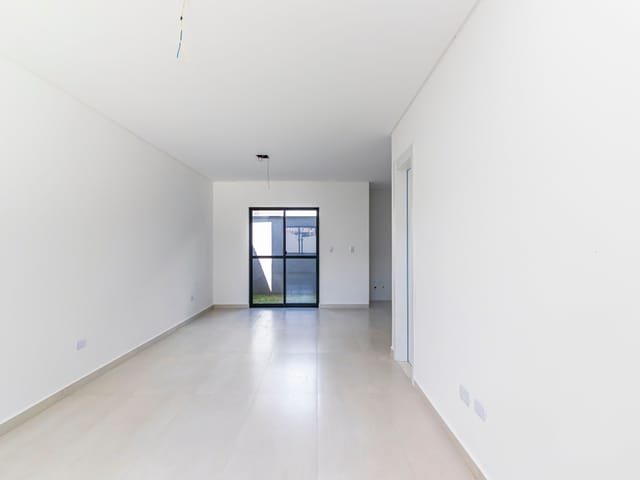 Sobrado com 118m² 3 quartos e 2 banheiros, à venda, no bairro Uberaba em Curitiba