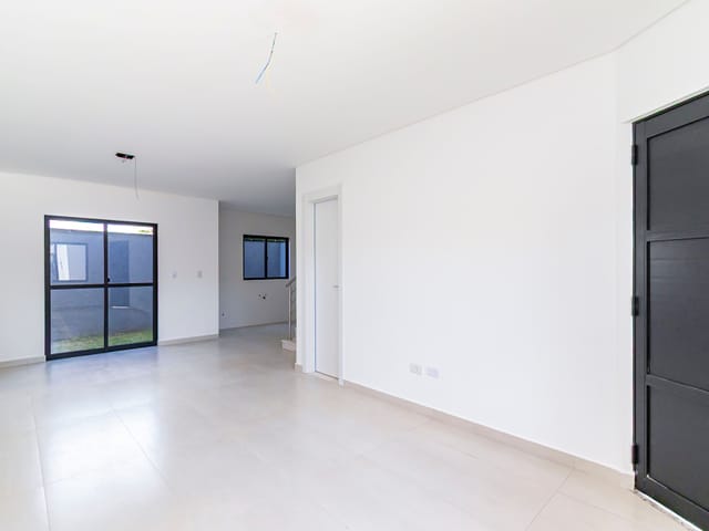 Sobrado com 118m² 3 quartos e 2 banheiros, à venda, no bairro Uberaba em Curitiba