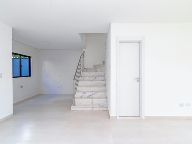 Sobrado com 118m² 3 quartos e 2 banheiros, à venda, no bairro Uberaba em Curitiba