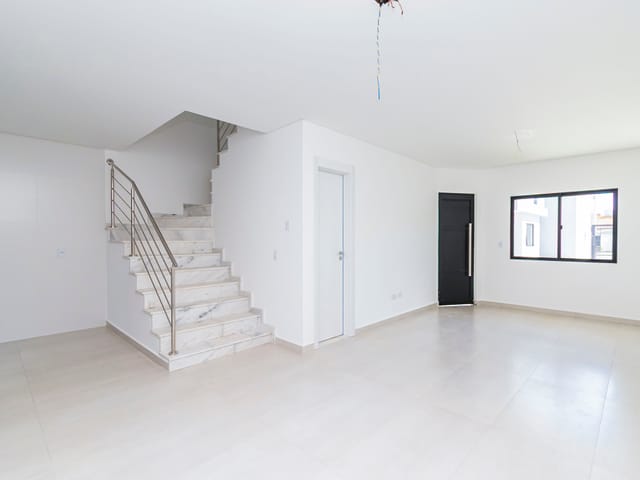 Sobrado com 118m² 3 quartos e 2 banheiros, à venda, no bairro Uberaba em Curitiba
