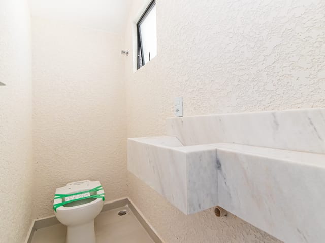 Sobrado com 118m² 3 quartos e 2 banheiros, à venda, no bairro Uberaba em Curitiba