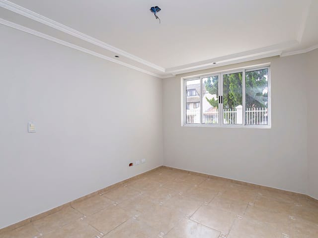 Sobrado com 200m² 4 quartos e 3 banheiros, à venda, no bairro Jardim das Américas em Curitiba
