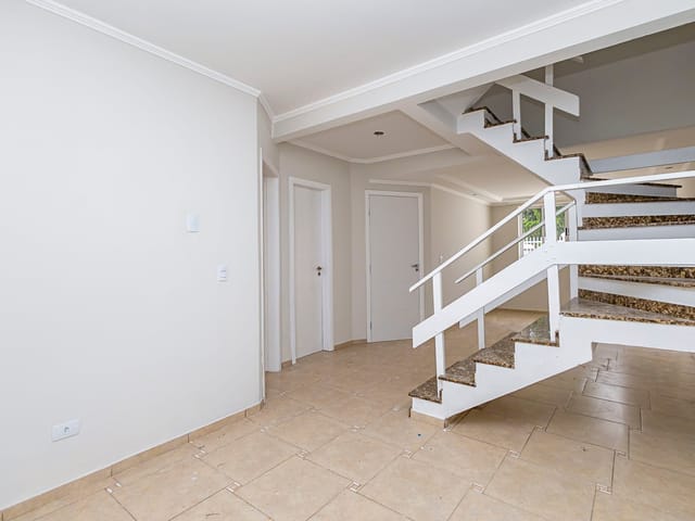 Sobrado com 200m² 4 quartos e 3 banheiros, à venda, no bairro Jardim das Américas em Curitiba