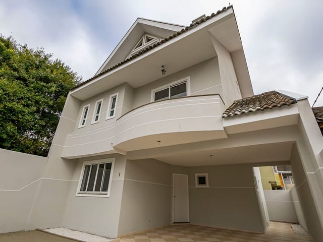 Sobrado com 200m² 4 quartos e 3 banheiros, à venda, no bairro Jardim das Américas em Curitiba