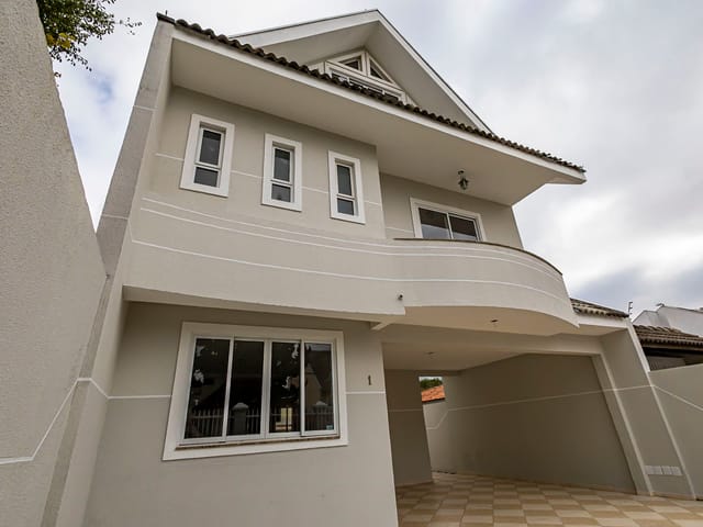 Sobrado com 200m² 4 quartos e 3 banheiros, à venda, no bairro Jardim das Américas em Curitiba