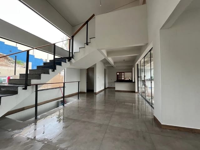 Sobrado com 300m² 4 quartos e 5 banheiros, à venda, no bairro São Vicente em Mairiporã