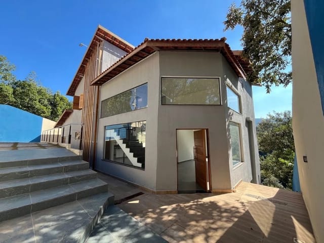 Sobrado com 300m² 4 quartos e 5 banheiros, à venda, no bairro São Vicente em Mairiporã