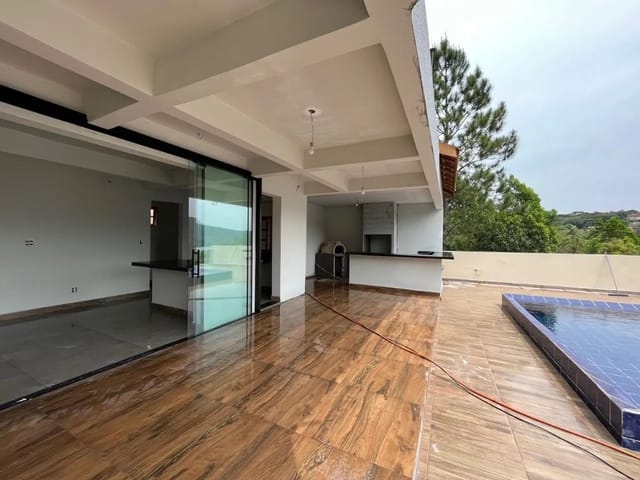Sobrado com 300m² 4 quartos e 5 banheiros, à venda, no bairro São Vicente em Mairiporã