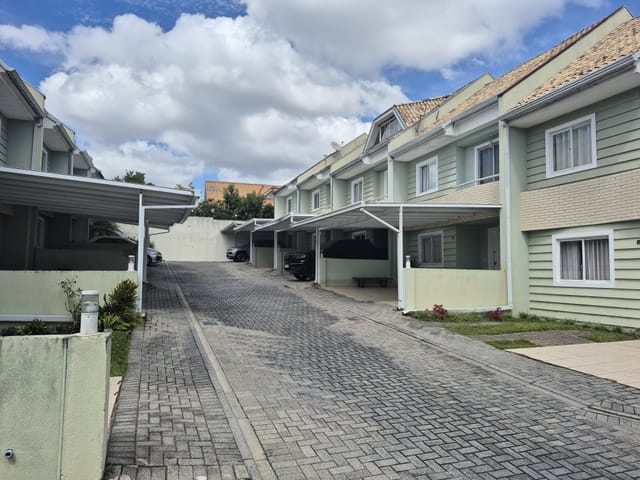 Sobrado com 154m² 3 quartos e 2 banheiros, à venda, no bairro Uberaba em Curitiba
