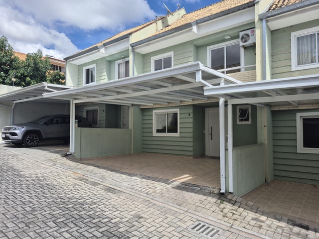Sobrado com 154m² 3 quartos e 2 banheiros, à venda, no bairro Uberaba em Curitiba