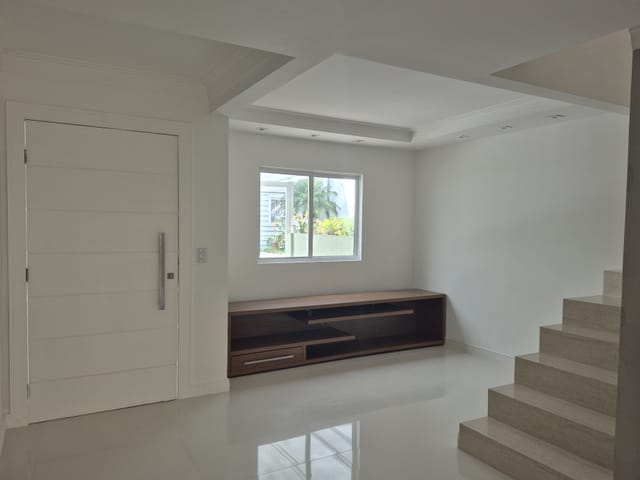 Sobrado com 154m² 3 quartos e 2 banheiros, à venda, no bairro Uberaba em Curitiba