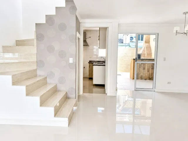Sobrado com 154m² 3 quartos e 2 banheiros, à venda, no bairro Uberaba em Curitiba