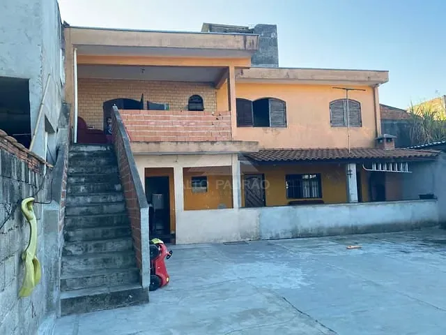 Sobrado com 313m² 3 quartos e 2 banheiros, à venda, no bairro Parque Aliança em Ribeirão Pires