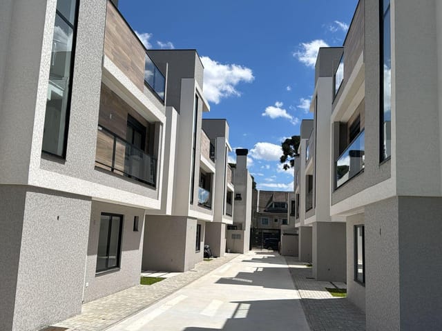 Sobrado com 131m² 3 quartos e 2 banheiros, à venda, no bairro Boqueirão em Curitiba