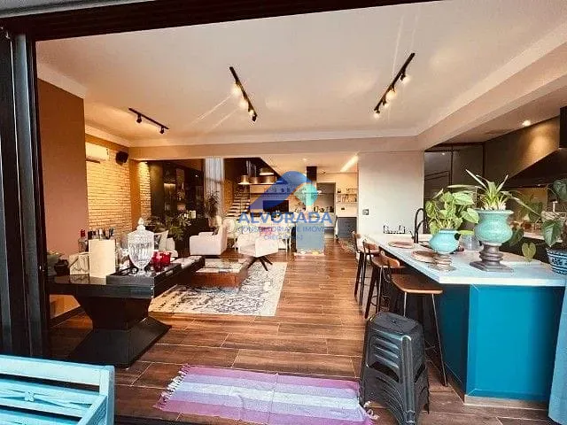 Sobrado com 340m² 4 quartos e 1 banheiro, à venda, no bairro Urbanova em São José dos Campos