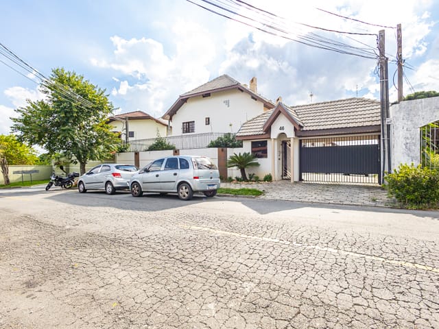 Sobrado 4 quartos e 3 banheiros, à venda, no bairro Vista Alegre em Curitiba