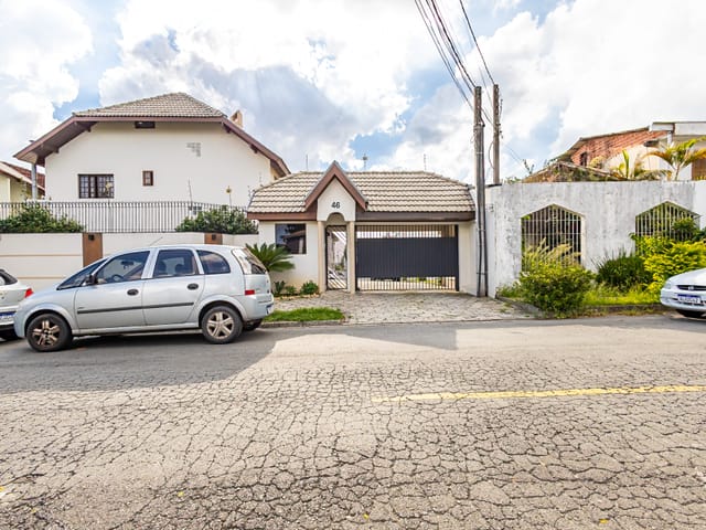 Sobrado 4 quartos e 3 banheiros, à venda, no bairro Vista Alegre em Curitiba