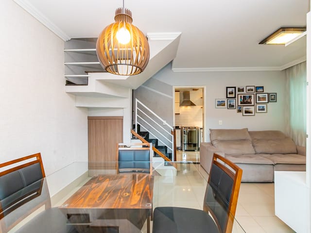 Sobrado com 129m² 3 quartos e 3 banheiros, à venda, no bairro Xaxim em Curitiba
