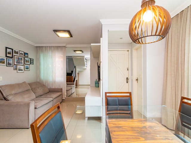 Sobrado com 129m² 3 quartos e 3 banheiros, à venda, no bairro Xaxim em Curitiba
