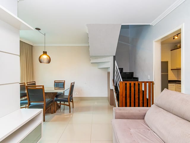 Sobrado com 129m² 3 quartos e 3 banheiros, à venda, no bairro Xaxim em Curitiba