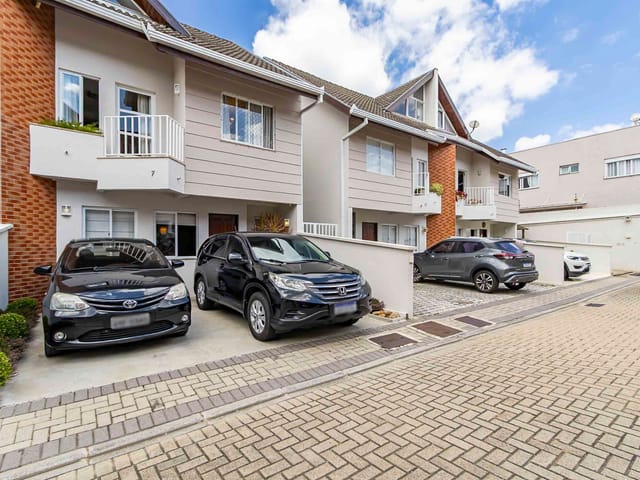 Sobrado com 150m² 3 quartos e 3 banheiros, à venda, no bairro Uberaba em Curitiba