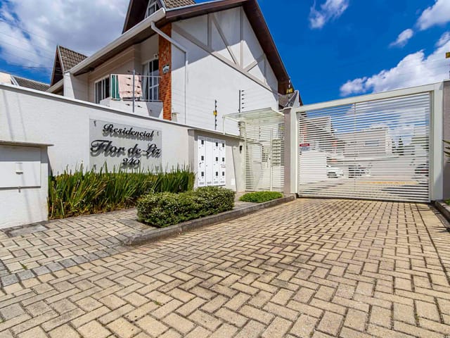 Sobrado com 150m² 3 quartos e 3 banheiros, à venda, no bairro Uberaba em Curitiba