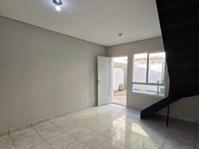 Sobrado com 60m² 2 quartos e 2 banheiros, à venda, no bairro Jardim São Marcos em Vargem Grande Paulista