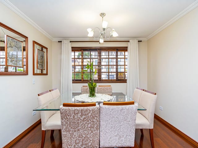 Sobrado com 490m² 3 quartos e 5 banheiros, à venda, no bairro Jardim das Américas em Curitiba