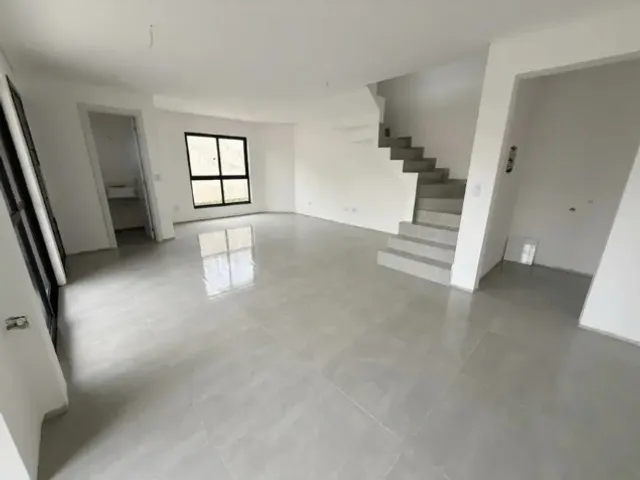 Sobrado com 109m² 3 quartos e 3 banheiros, à venda, no bairro Uberaba em Curitiba