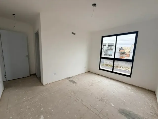 Sobrado com 109m² 3 quartos e 3 banheiros, à venda, no bairro Uberaba em Curitiba
