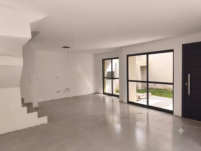 Sobrado com 109m² 3 quartos e 3 banheiros, à venda, no bairro Uberaba em Curitiba