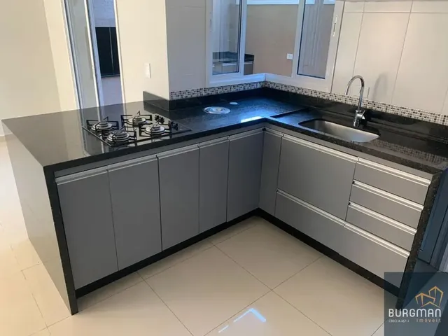 Sobrado com 135m² 4 quartos e 3 banheiros, à venda, no bairro São Braz em Curitiba