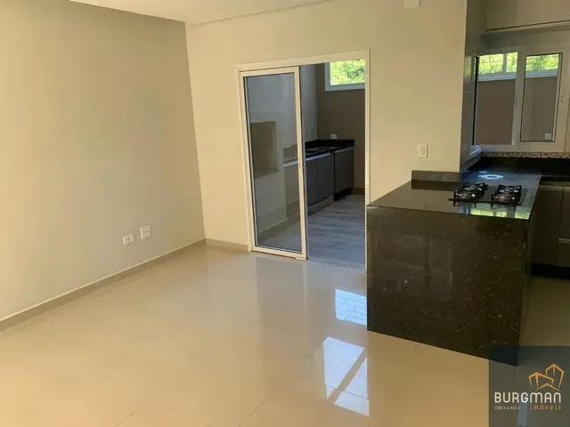 Sobrado 4 quartos e 3 banheiros, à venda, no bairro São Braz em Curitiba