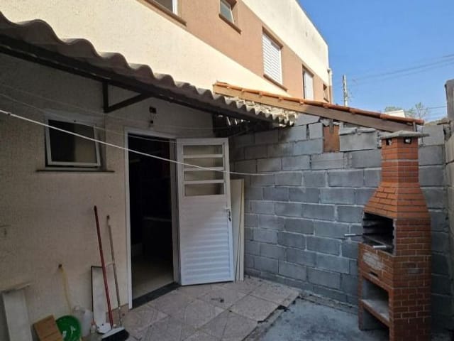 Sobrado com 60m² 2 quartos e 1 banheiro, à venda, no bairro Santana em Cotia