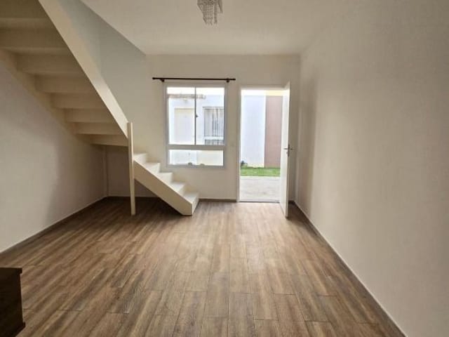 Sobrado com 60m² 2 quartos e 1 banheiro, à venda, no bairro Santana em Cotia