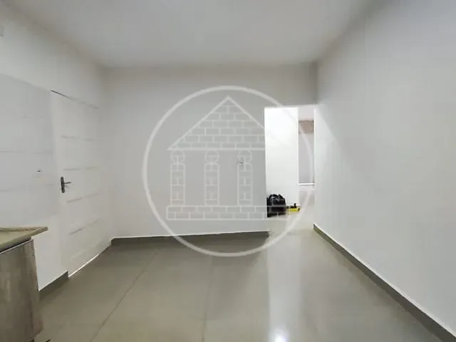 Sobrado com 350m² 3 quartos e 2 banheiros, à venda ou para alugar, no bairro Jardim Cliper em São Paulo