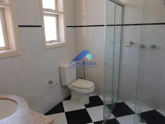 Sobrado com 700m² 4 quartos e 2 banheiros, à venda, no bairro Maria Áurea em Pindamonhangaba