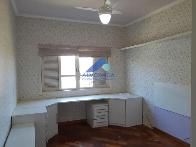 Sobrado com 700m² 4 quartos e 2 banheiros, à venda, no bairro Maria Áurea em Pindamonhangaba