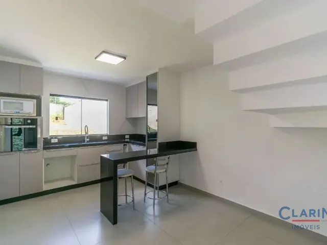 Sobrado 3 quartos e 2 banheiros, à venda, no bairro VILA SANTA TEREZINHA em Campo Largo