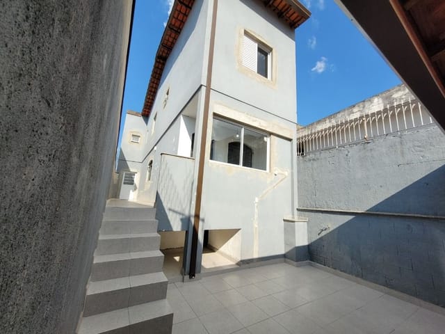 Sobrado com 150m² 3 quartos e 3 banheiros, à venda, no bairro Jardim das Belezas em Carapicuíba