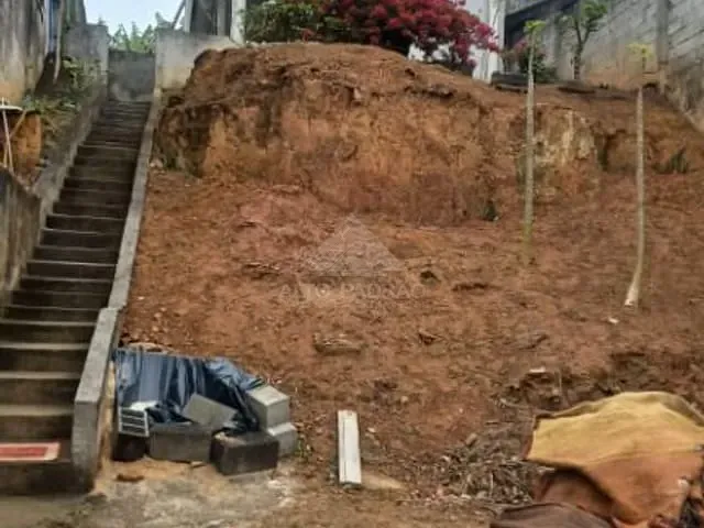 Sobrado com 348m² 5 quartos e 1 banheiro, à venda, no bairro Jardim Mauá em Mauá