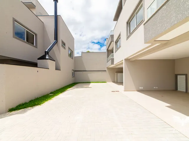 Casa 3 quartos e 4 banheiros, à venda, no bairro Santa Felicidade em Curitiba