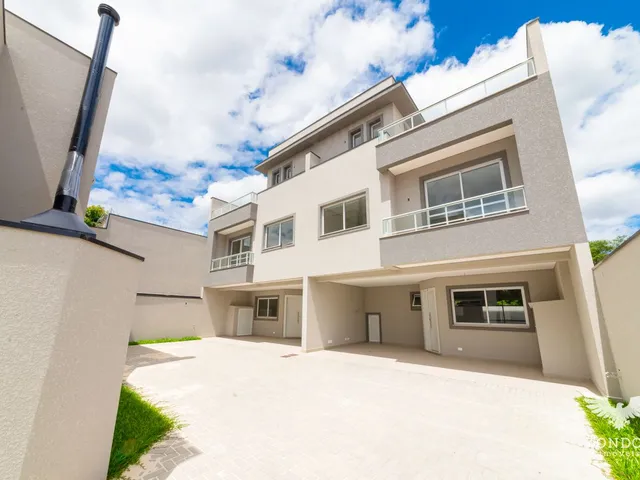 Casa 3 quartos e 4 banheiros, à venda, no bairro Santa Felicidade em Curitiba