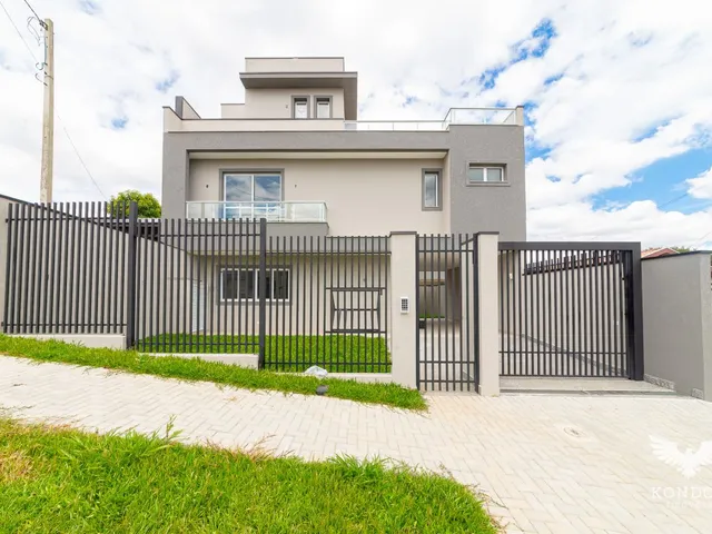Casa 3 quartos e 4 banheiros, à venda, no bairro Santa Felicidade em Curitiba
