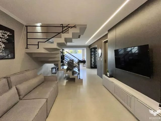 Sobrado com 133m² 3 quartos e 3 banheiros, à venda, no bairro São Braz em Curitiba